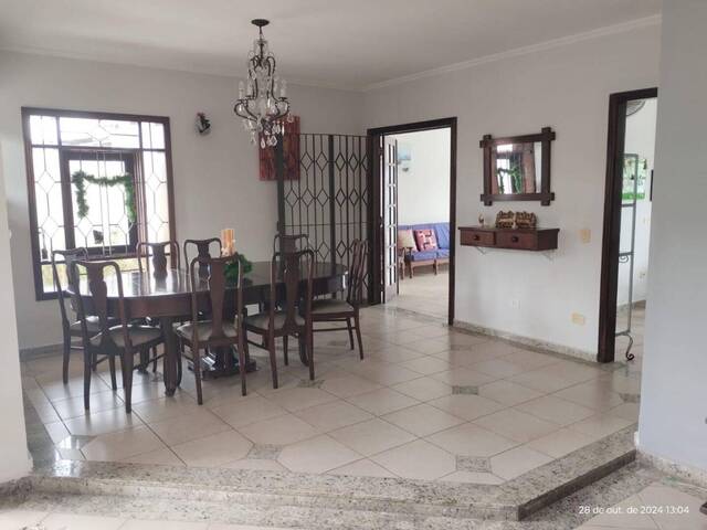 Sobrado para Venda em Caraguatatuba - 4