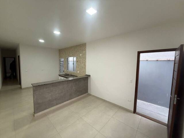 #CA0055 - Casa para Venda em Caraguatatuba - SP