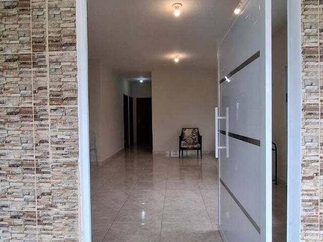 Casa para Venda em Caraguatatuba - 4