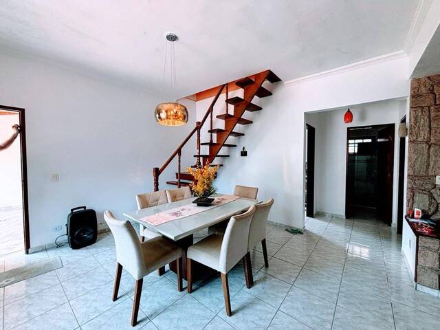 Sobrado para Venda em Caraguatatuba - 4