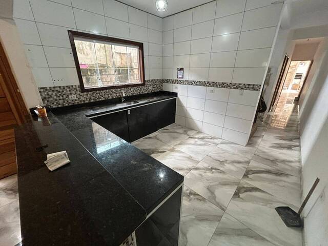 Sobrado para Venda em Caraguatatuba - 5