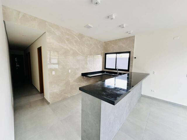 Casa para Venda em Caraguatatuba - 5