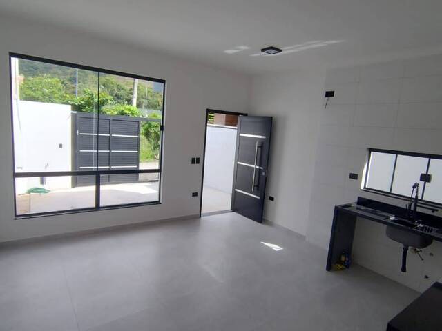 Casa para Venda em Caraguatatuba - 5