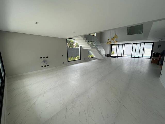 #SO0042 - Sobrado para Venda em Caraguatatuba - SP