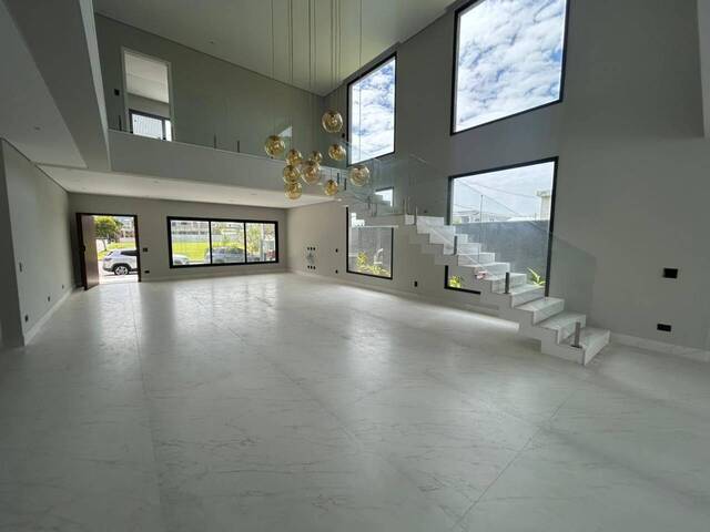 Sobrado para Venda em Caraguatatuba - 4