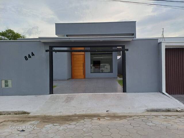 Casa para Venda em Caraguatatuba - 2