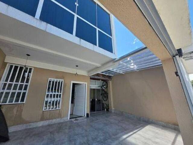 Casa para Venda em Caraguatatuba - 2