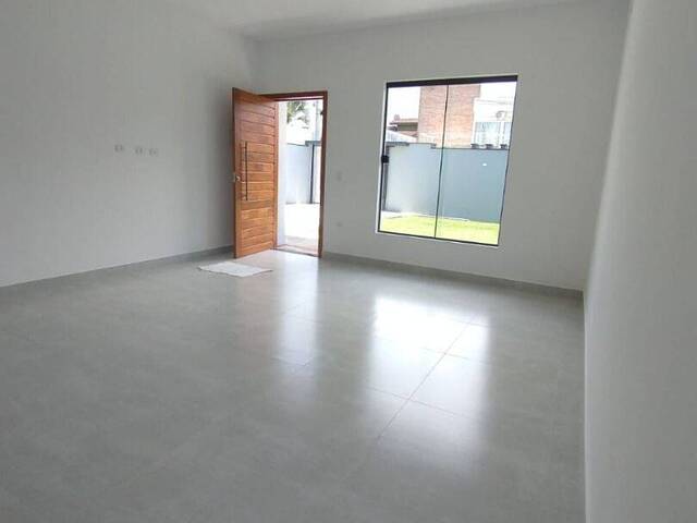 Casa para Venda em Caraguatatuba - 4