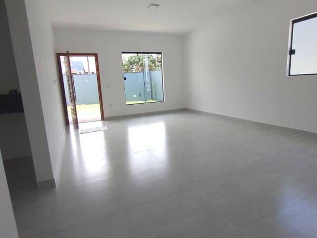 Casa para Venda em Caraguatatuba - 5