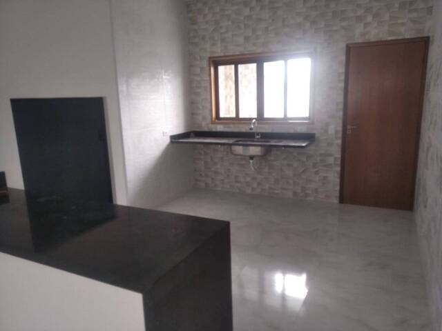 Sobrado para Venda em Caraguatatuba - 4