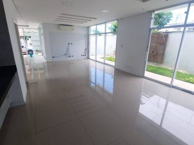 Sobrado para Venda em Caraguatatuba - 5