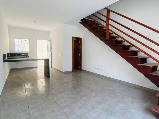 Sobrado para Venda em Caraguatatuba - 5