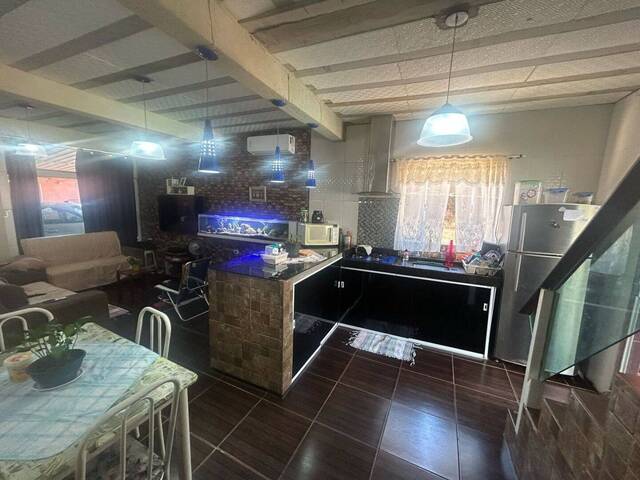 Sobrado para Venda em Caraguatatuba - 5